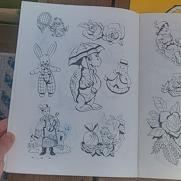 Pair of vintage coloring books - Picture 6 of 17